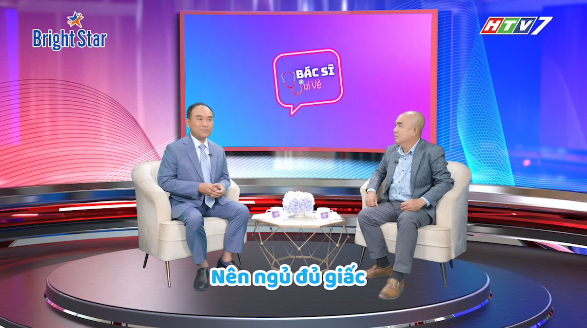 Bác sĩ vui vẻ bật mí cách giữ tuổi xuân cho đôi mắt