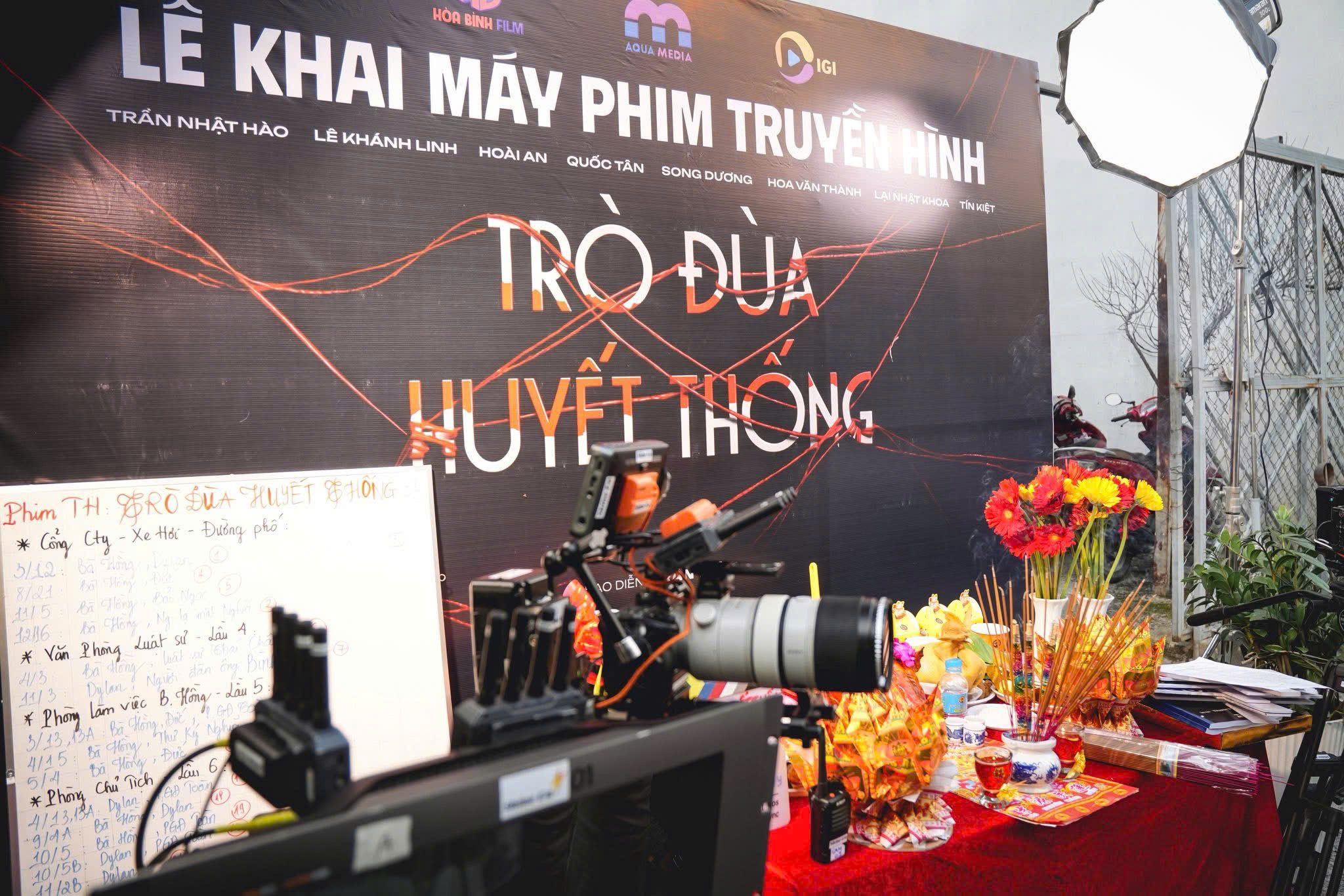 Trò đùa huyết thống chính thức khai máy, mở ra hành trình kể câu chuyện về huyết thống và quyền lực.