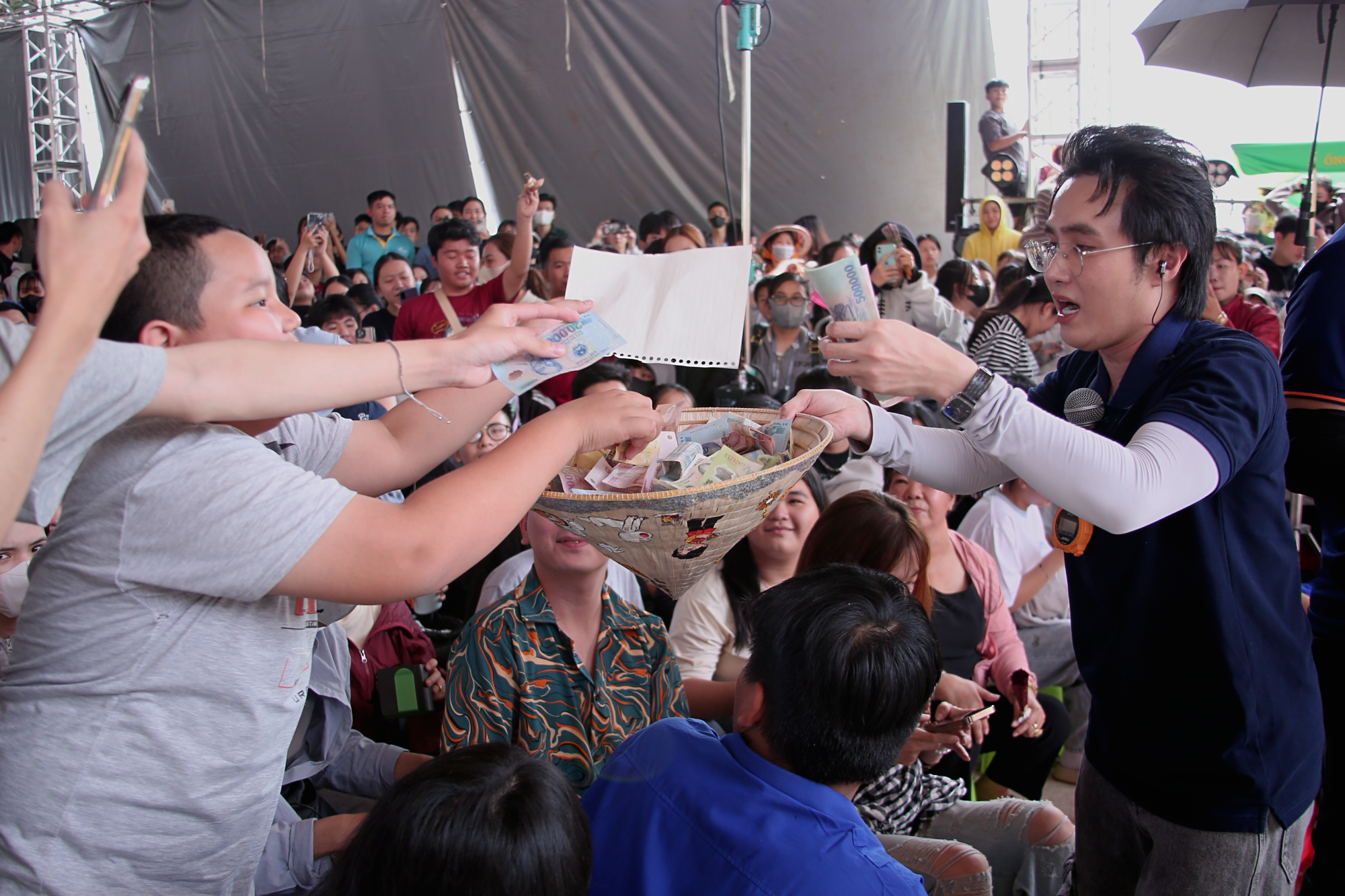 Mái ấm gia đình Việt phát sóng 19h30 thứ Sáu hằng tuần trên HTV7