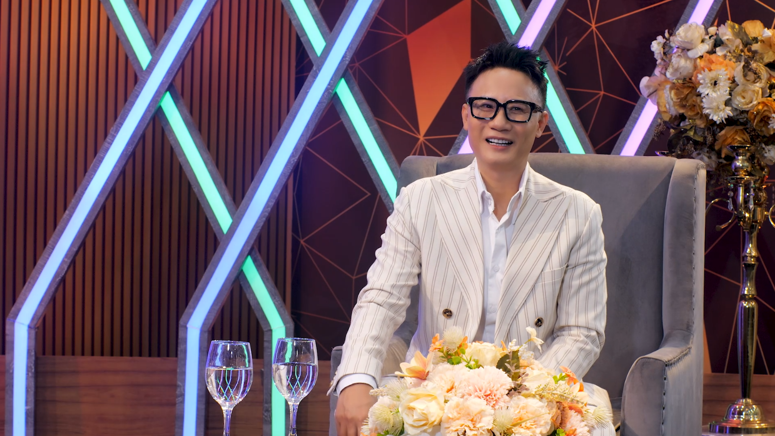  Chuyện Tối Cùng Sao với nghệ sĩ Hoàng Bách và MC Minh Ngọc sẽ phát sóng lúc 21h50 thứ Tư ngày 11/2/2026 trên kênh THVL1