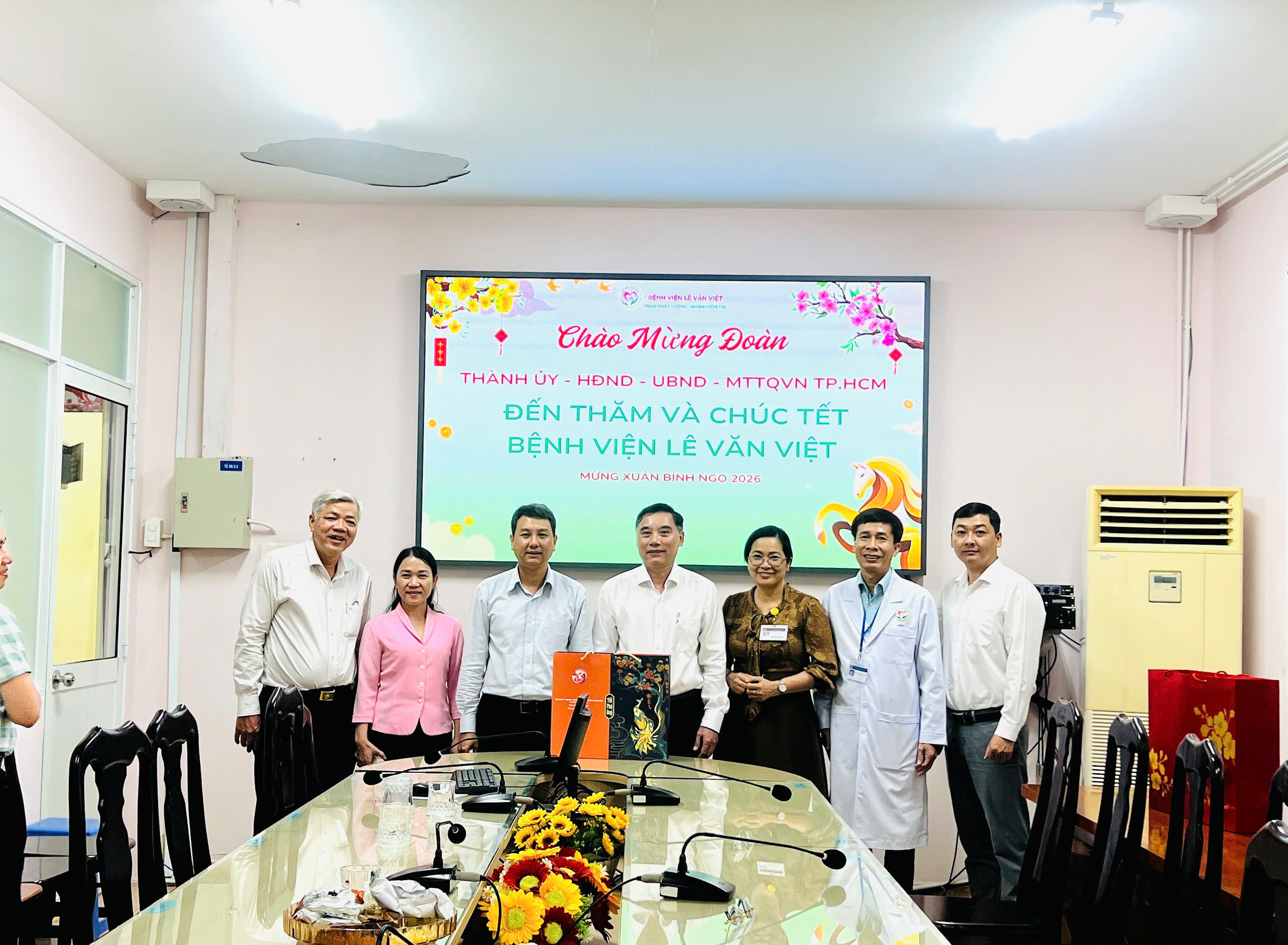 Lãnh đạo Phường Tăng Nhơn Phú, TP.HCM cũng gửi lời chúc mừng Bệnh viện Lê Văn Việt nhân dịp Xuân Bính Ngọ 2026.