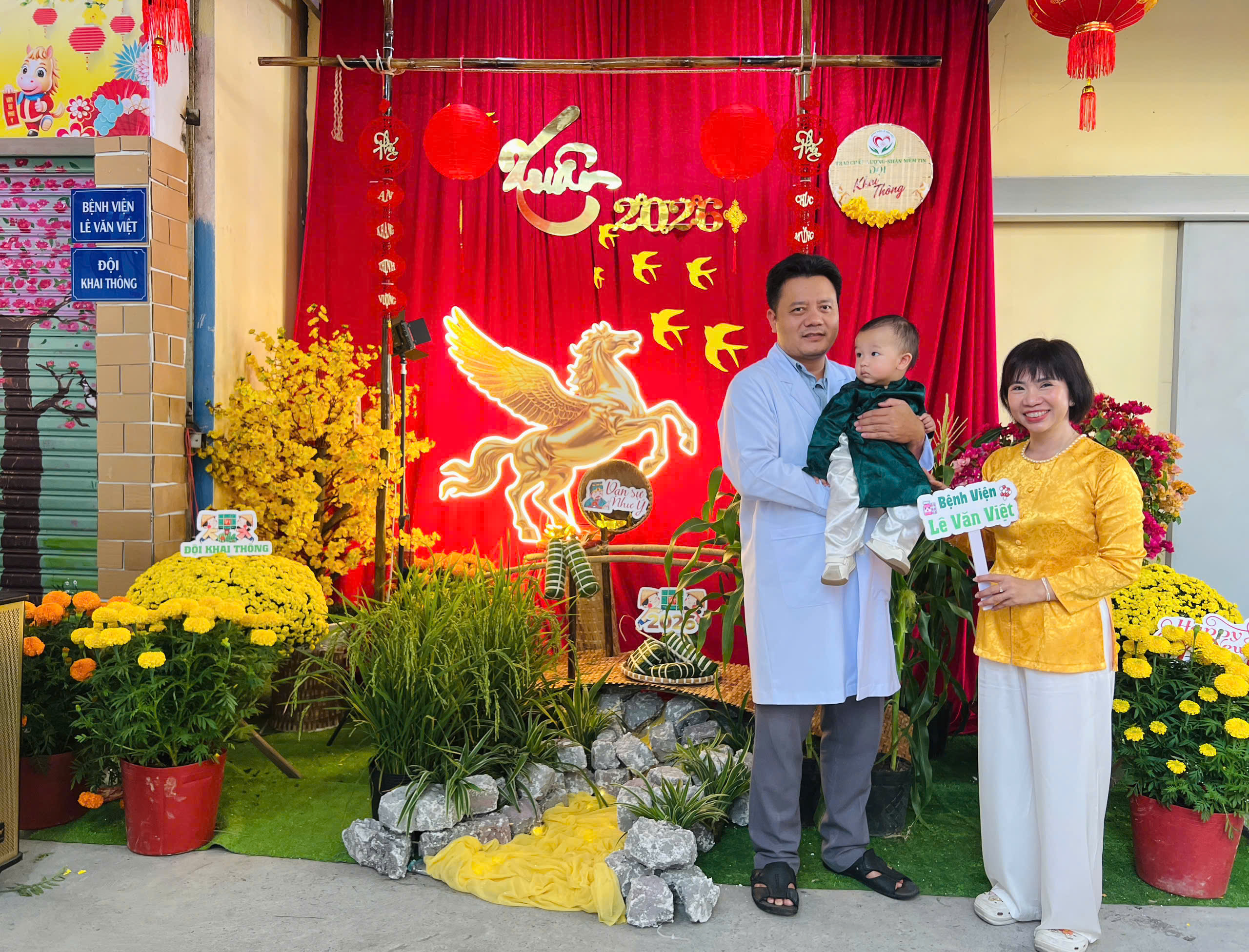 Tiểu cảnh tết với chủ đề “Khai thông” với ý nghĩa không ngừng không ngừng khơi thông quy trình, nâng cao hiệu quả khám chữa bệnh, lấy người bệnh làm trung tâm.