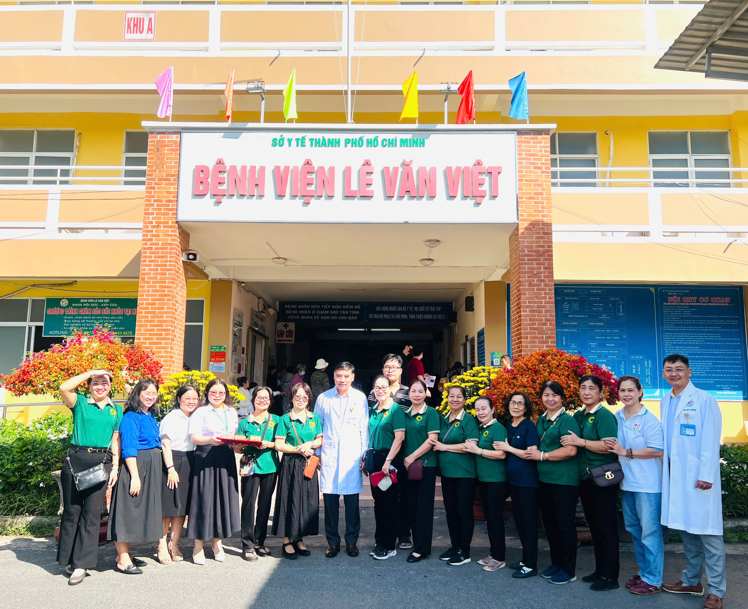 Chủ đề Sáng tạo, Phát huy tinh thần sáng tạo của đội ngũ y tế, ứng dụng hiệu quả các giải pháp nâng cao chất lượng chăm sóc sức khỏe.