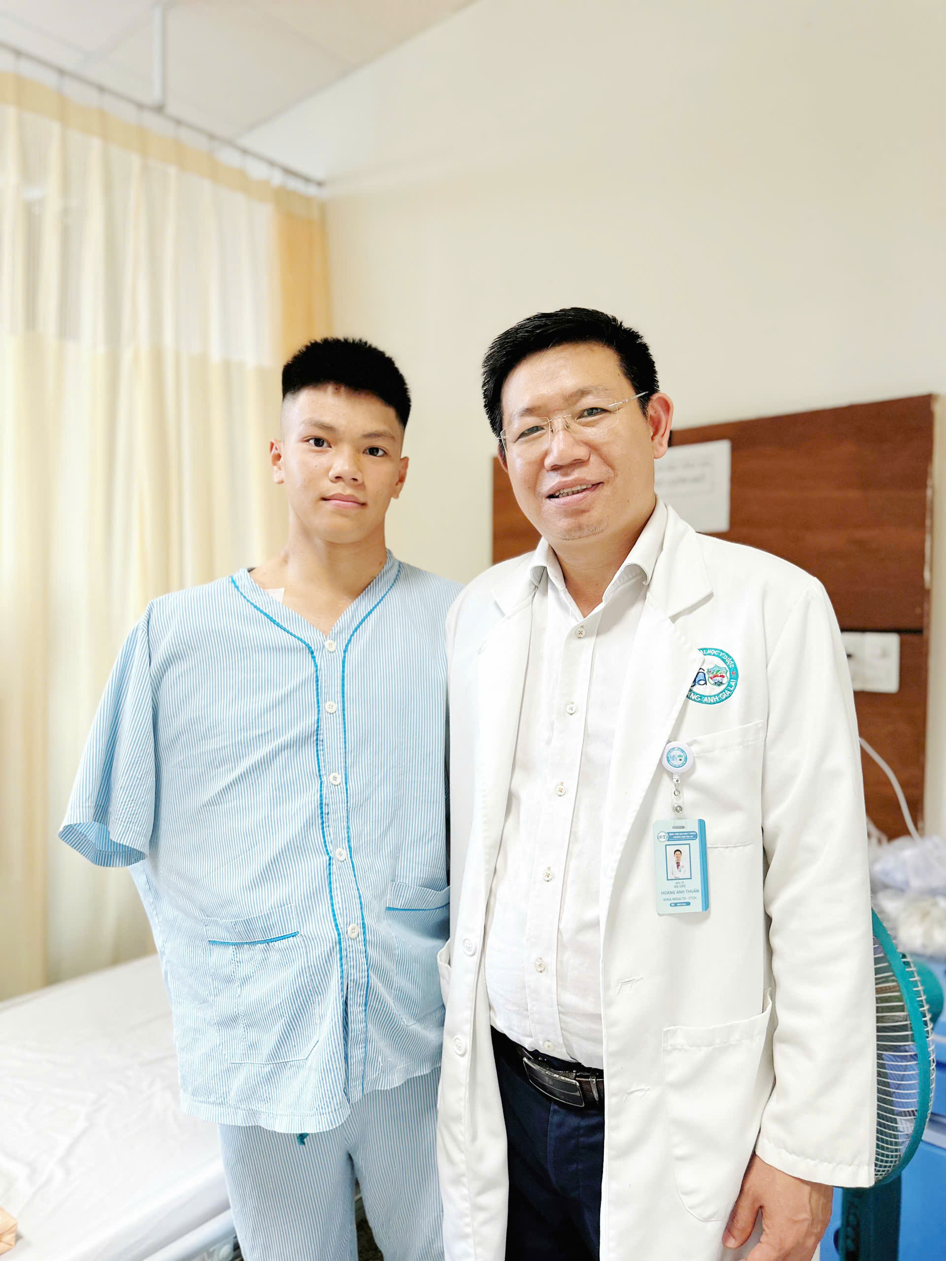 Cầu thủ U15 thoát “cơn ác mộng” trật khớp vai tái diễn nhờ ca mổ tại BV Đại học Y Dược – Hoàng Anh Gia Lai