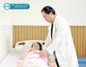 Bệnh viện Đại học Y Dược – Hoàng Anh Gia Lai phẫu thuật thành công ca lạc nội mạc tử cung phức tạp