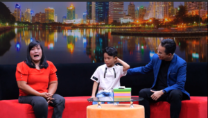 Nghị lực của người mẹ khuyết tật và nỗi sợ "mẹ bỏ con đi" của cậu bé 8 tuổi