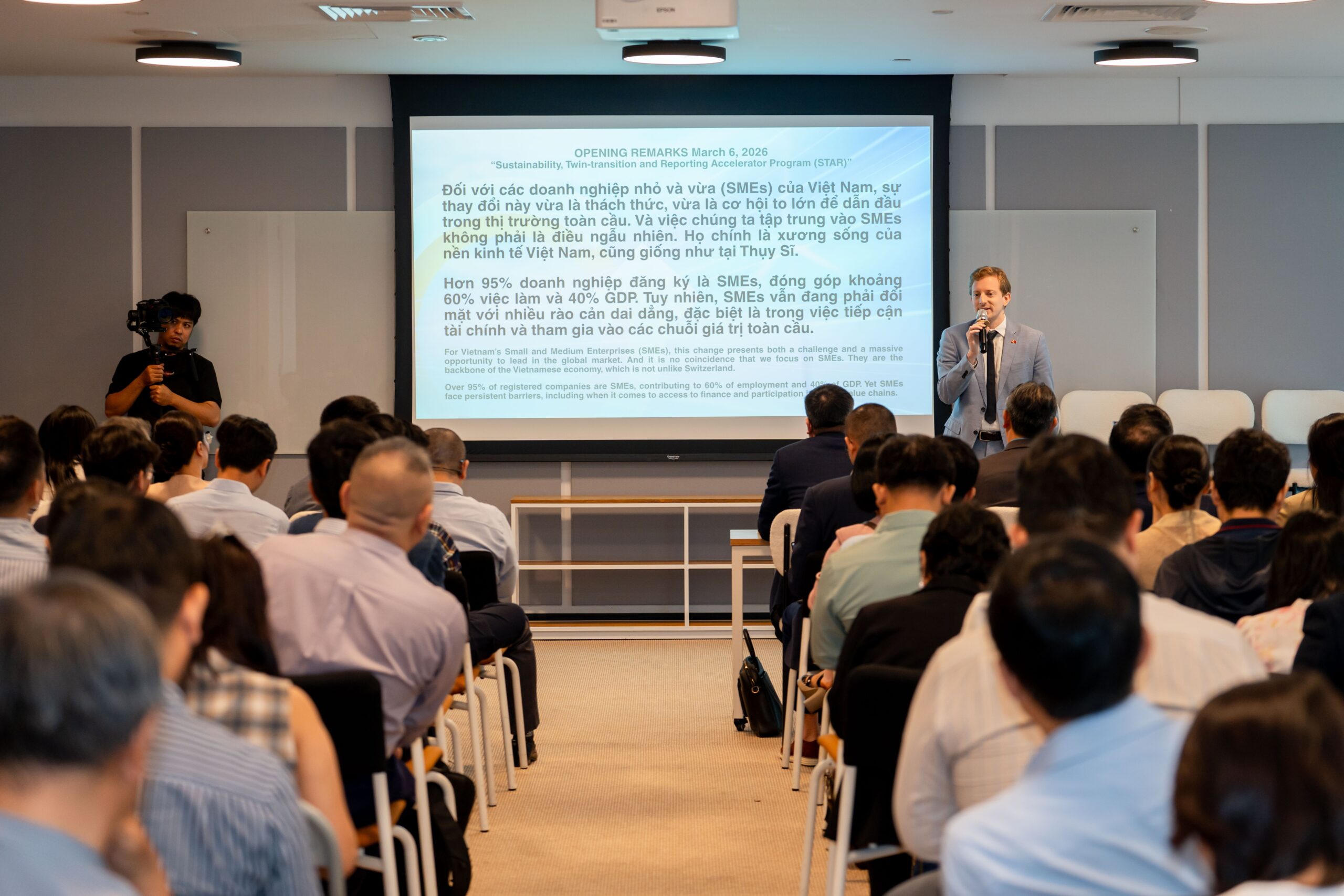 Ông Andri Meier - Phó Trưởng ban Hợp tác, Đại sứ quán Thụy Sĩ, phát biểu tại Sự kiện STAR Accelerator Program