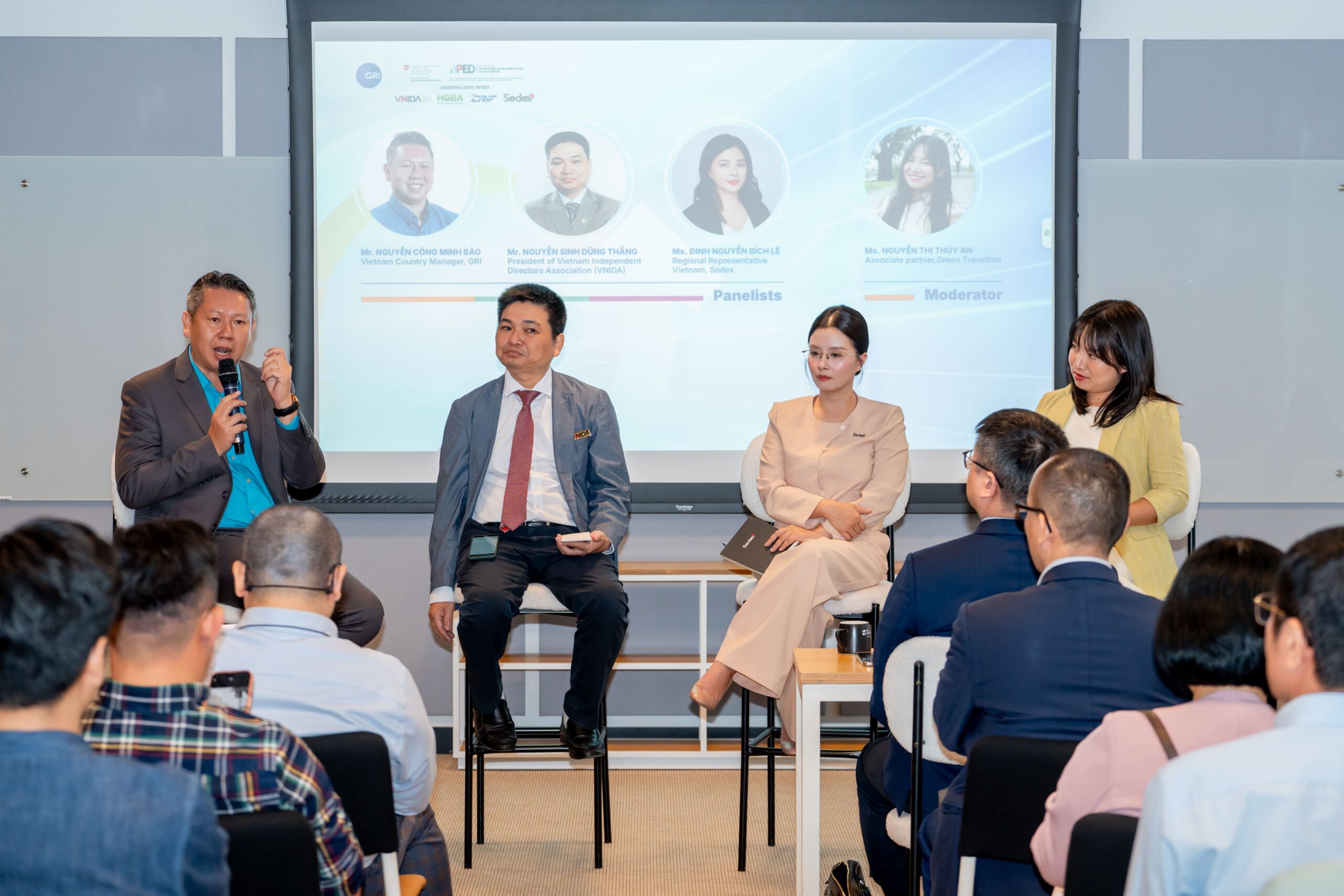 Phiên thảo luận “Mở khóa chuỗi cung ứng và vốn toàn cầu” với sự tham gia của các diễn giả