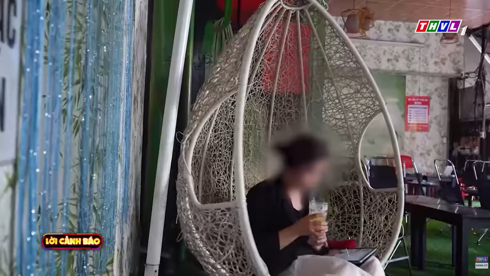 Lời Cảnh Báo được phát sóng vào lúc 19h50 Thứ Hai và Thứ Tư hàng tuần trên kênh THVL1