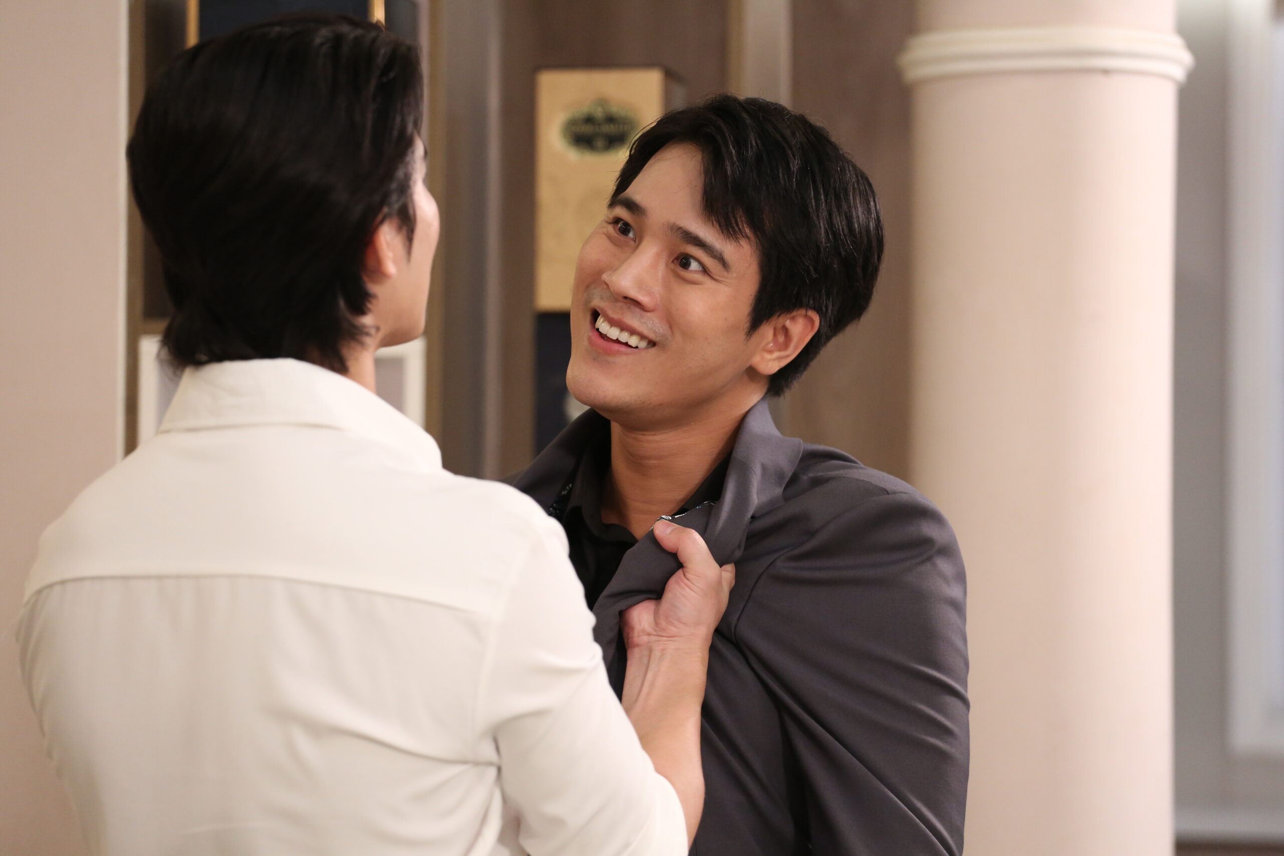 Phim Người thừa kế không danh phận phát sóng lúc 19h trên VTV9 từ thứ Hai đến thứ Năm hàng tuần.