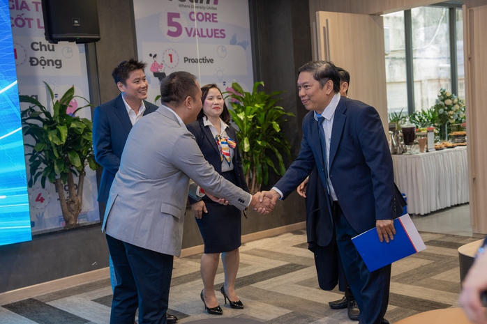 1Creators của YeaH1 hợp tác cùng Mobifone TP HCM