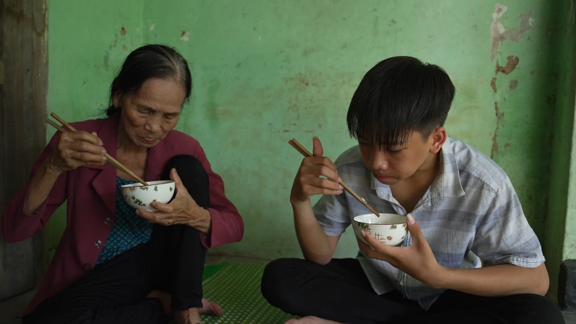 Em Lương Tấn Đạt (sinh năm 2011), hiện là học sinh lớp 9 Trường THCS Nguyễn Anh Hào