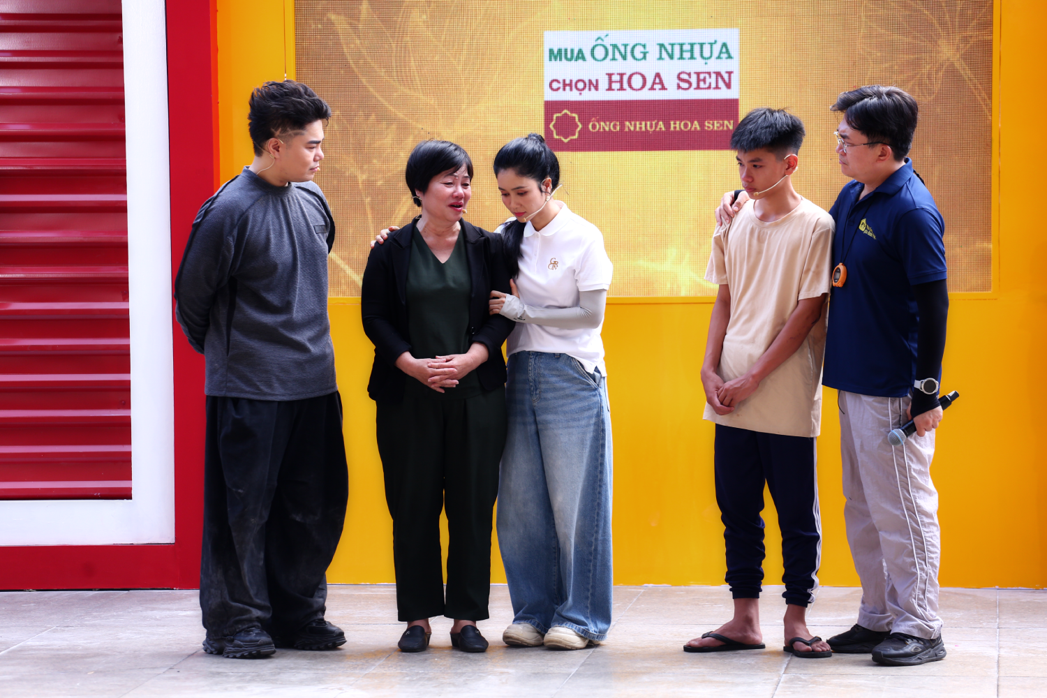 Chương trình Mái ấm gia đình Việt phát sóng vào lúc 20h00 thứ 6 hàng tuần trên kênh HTV7