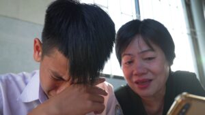 Khải Minh hiện là học sinh lớp 8, Trường THCS Trần Cao Vân, sinh sống tại phường Bình Kiến, tỉnh Đắk Lắk