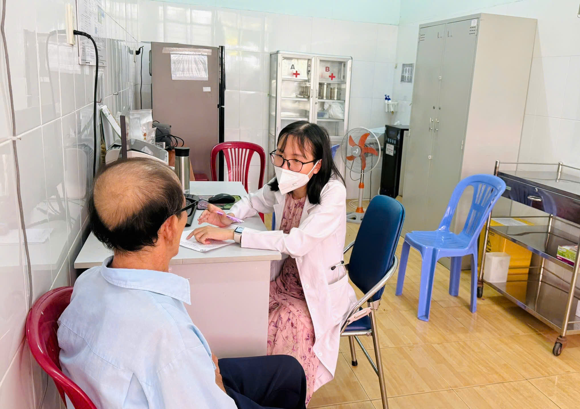 Bệnh viện Lê Văn Việt tổ chức khám ngay tại các trạm y tế giúp người dân tiếp cận dịch vụ y tế dễ dàng, thuận tiện hơn.