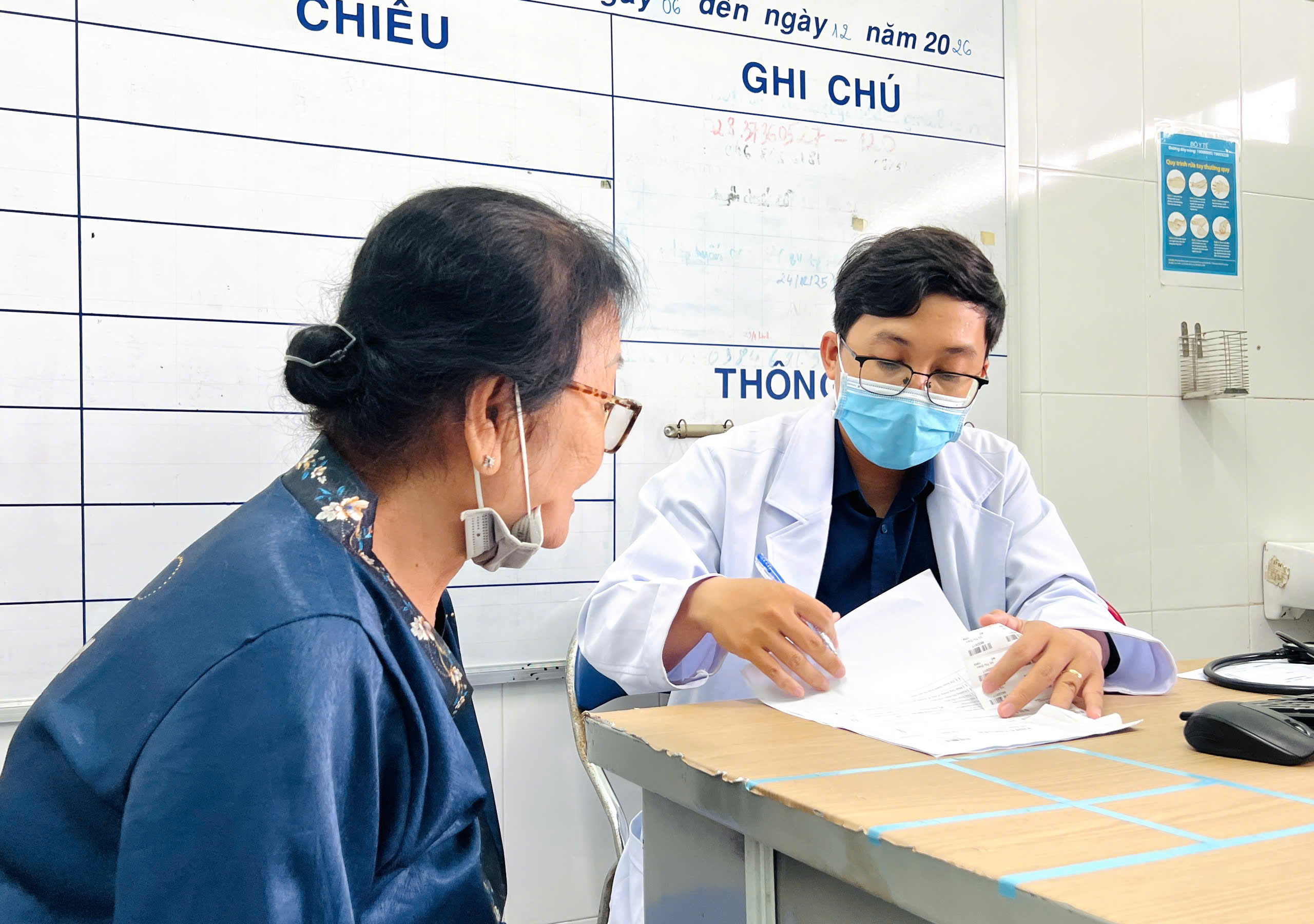 Bệnh viện Lê Văn Việt tổ chức khám ngay tại các trạm y tế giúp người dân tiếp cận dịch vụ y tế dễ dàng, thuận tiện hơn.