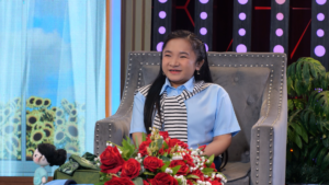 Cô gái "xương thủy tinh" từ năm 5 tuổi muốn đi bán vé số kiếm tiền nuôi thân