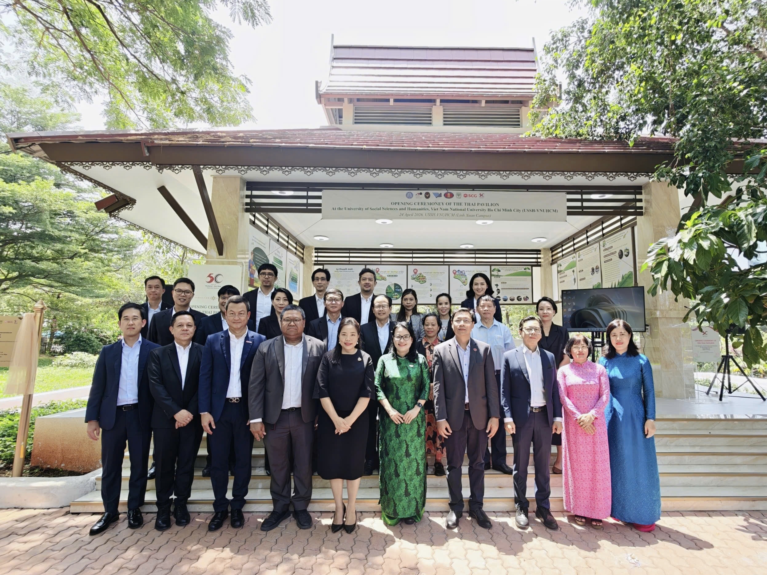 Đại biểu Việt – Thái tại lễ khánh thành Sala Thai, TP.HCM.