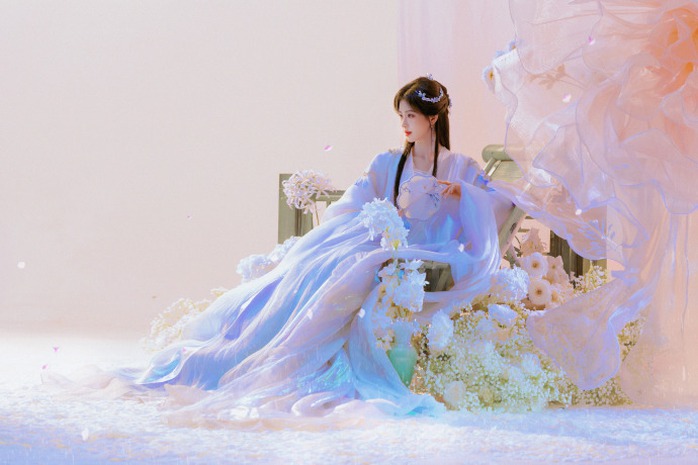 Vẻ đẹp Cúc Tịnh Y