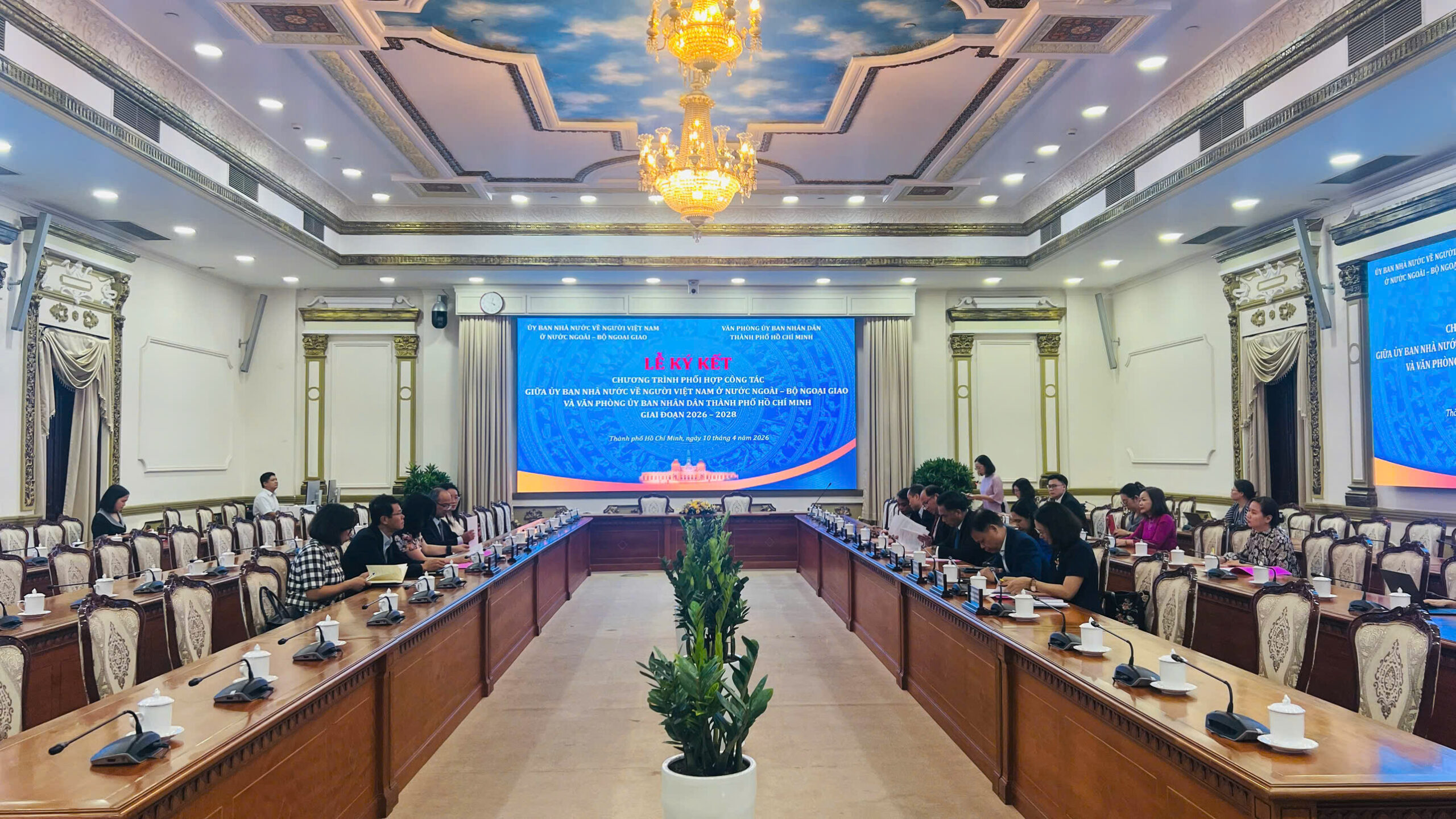 Lễ Ký kết chương trình phối hợp công tác và triển khai công tác người Việt Nam ở nước ngoài trên địa bàn Thành phố Hồ Chí Minh giữa Ủy ban Nhà nước về người Việt Nam ở nước ngoài – Bộ Ngoại giao với Văn phòng Ủy ban nhân dân Thành phố Thành phố Hồ Chí Minh giai đoạn 2026 - 2028