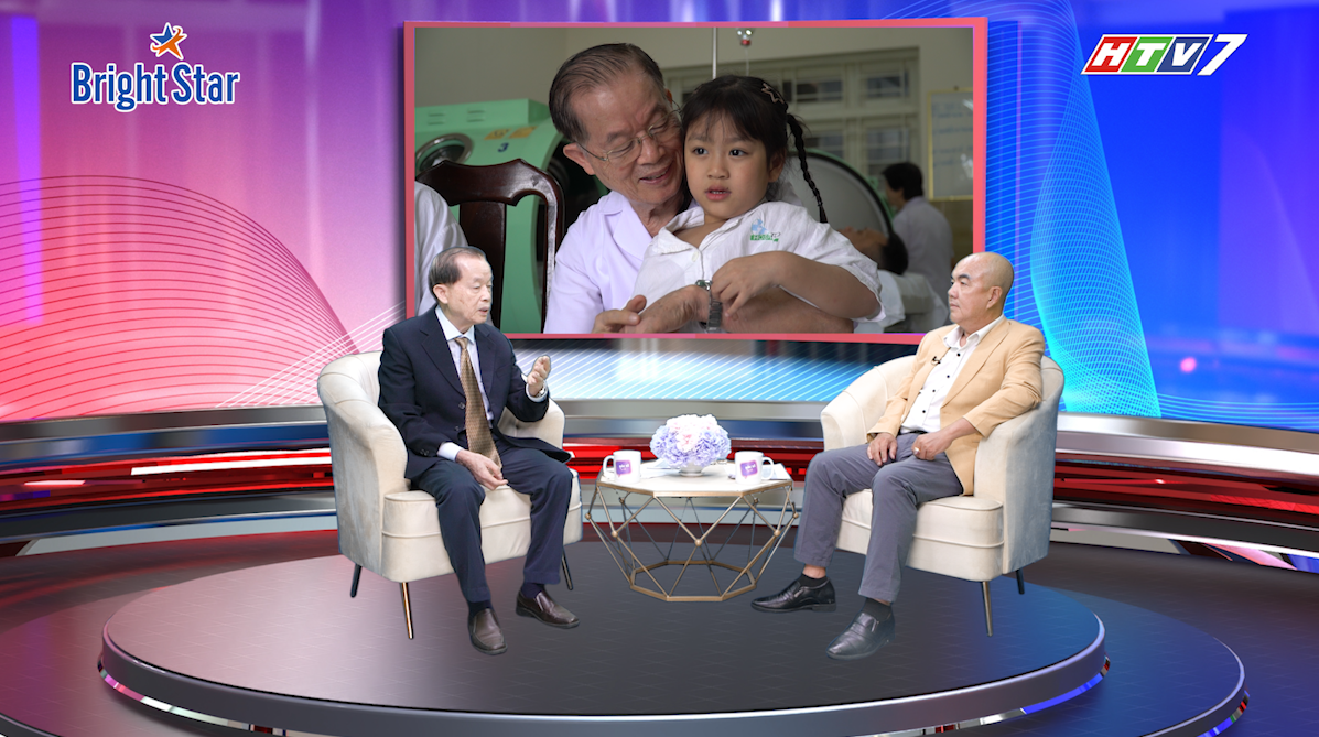 “Bác sĩ vui vẻ” Đại tá – Bác sĩ Nguyễn Kim Phong chạm đến trái tim phụ huynh qua câu chuyện oxy cao áp