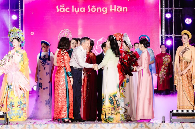 Đà Nẵng sôi động với Lễ hội Áo dài 2026: Hội tụ văn hóa và nghệ thuật đặc sắc - Ảnh 13.