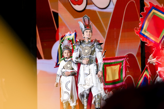 Đan Trường cùng con trai hát Sử ca - Ảnh 1.