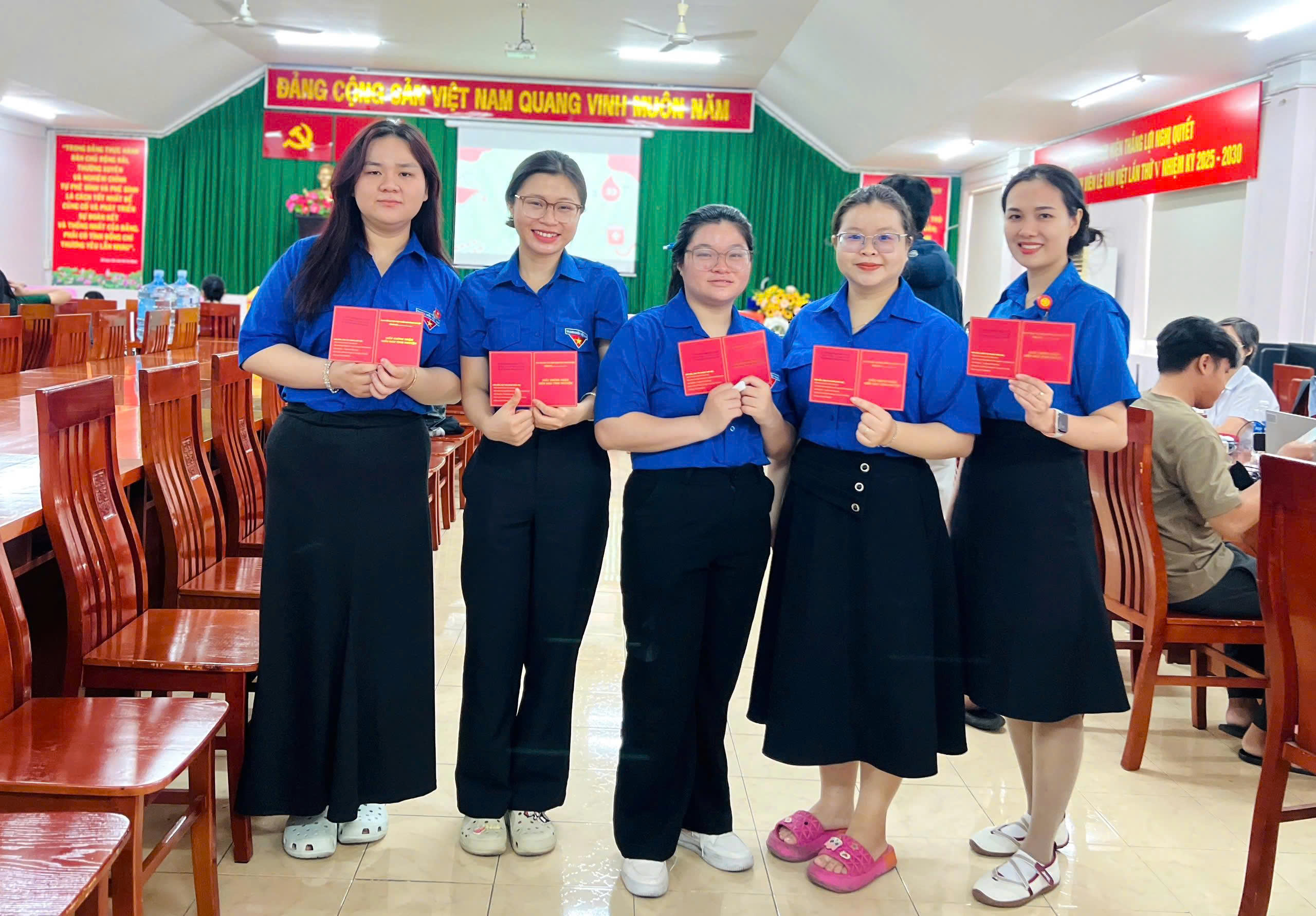 Bác sĩ Bệnh viện Lê Văn Việt tham gia hiến máu, thêm một cách lặng thầm đồng hành cùng người bệnh.