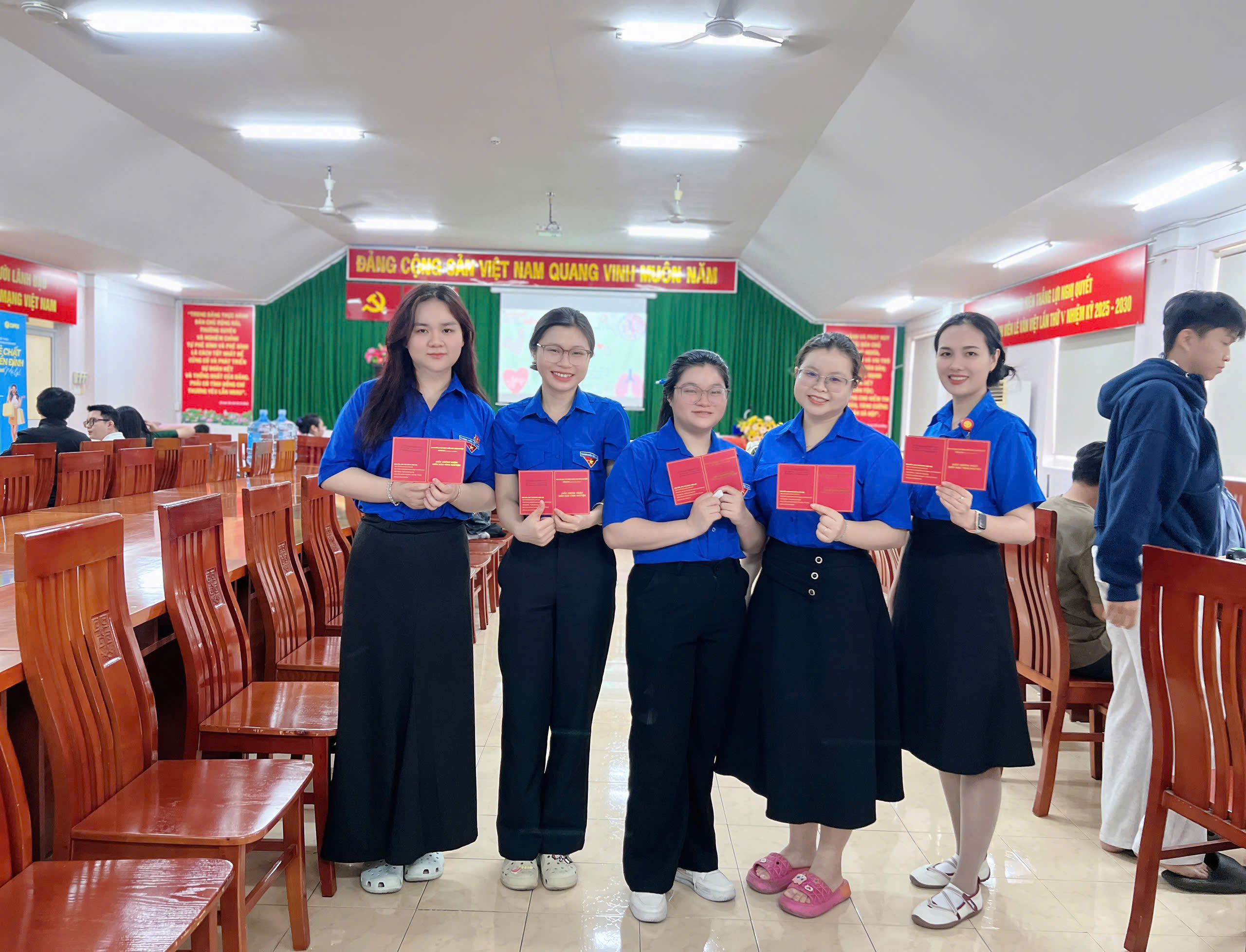 Bác sĩ Bệnh viện Lê Văn Việt tham gia hiến máu, thêm một cách lặng thầm đồng hành cùng người bệnh.