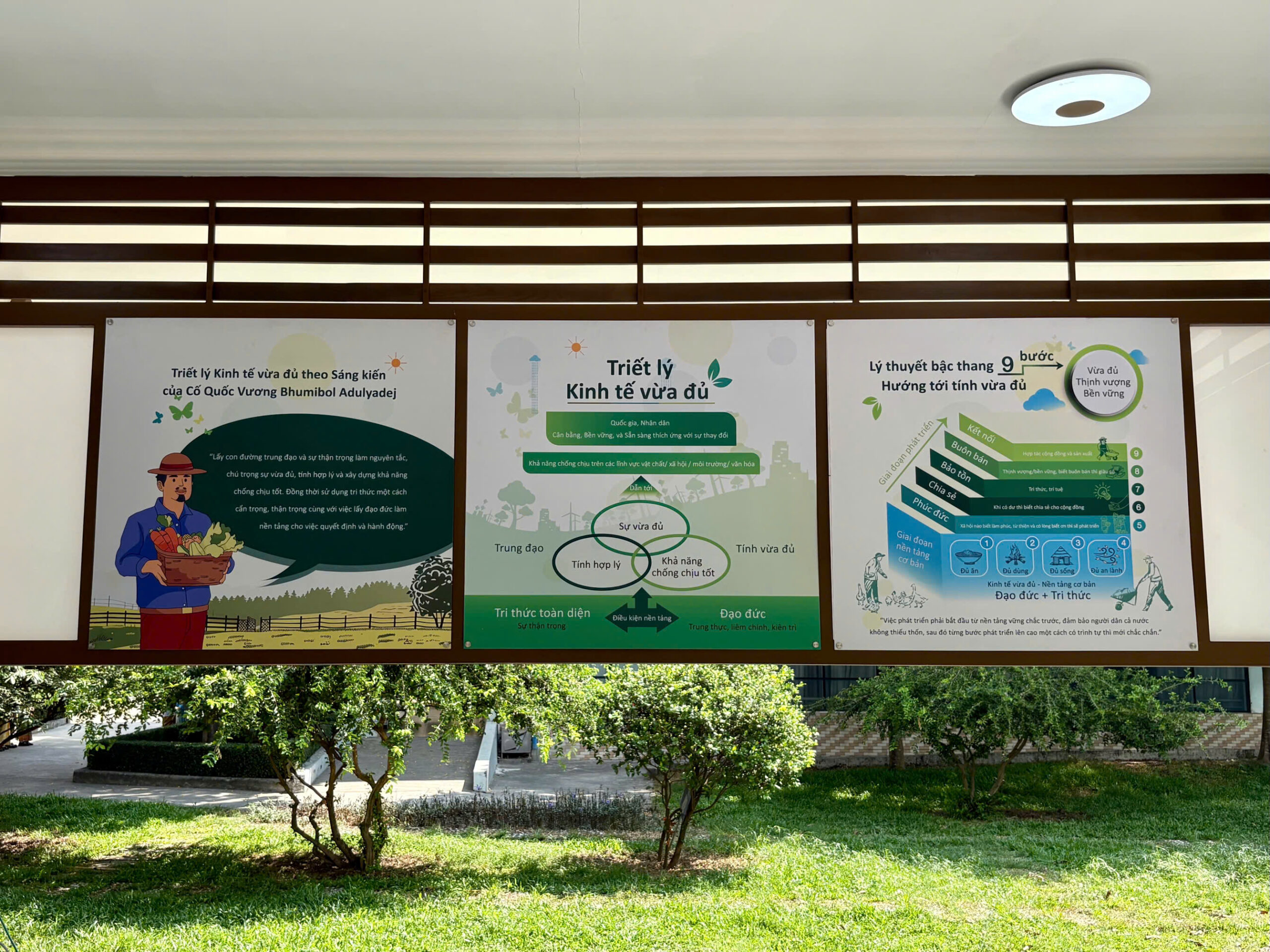 Các mô hình trực quan về Triết lý Kinh tế Vừa đủ tại Sala Thai.