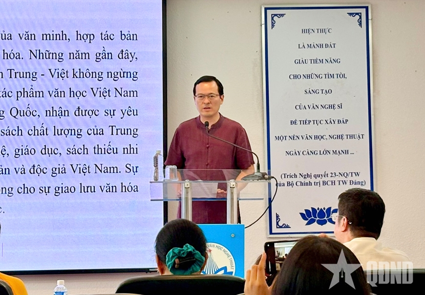 Ông Từ Châu, Phó tổng lãnh sự Trung Quốc tại TP Hồ Chí Minh chia sẻ tại buổi giao lưu 1