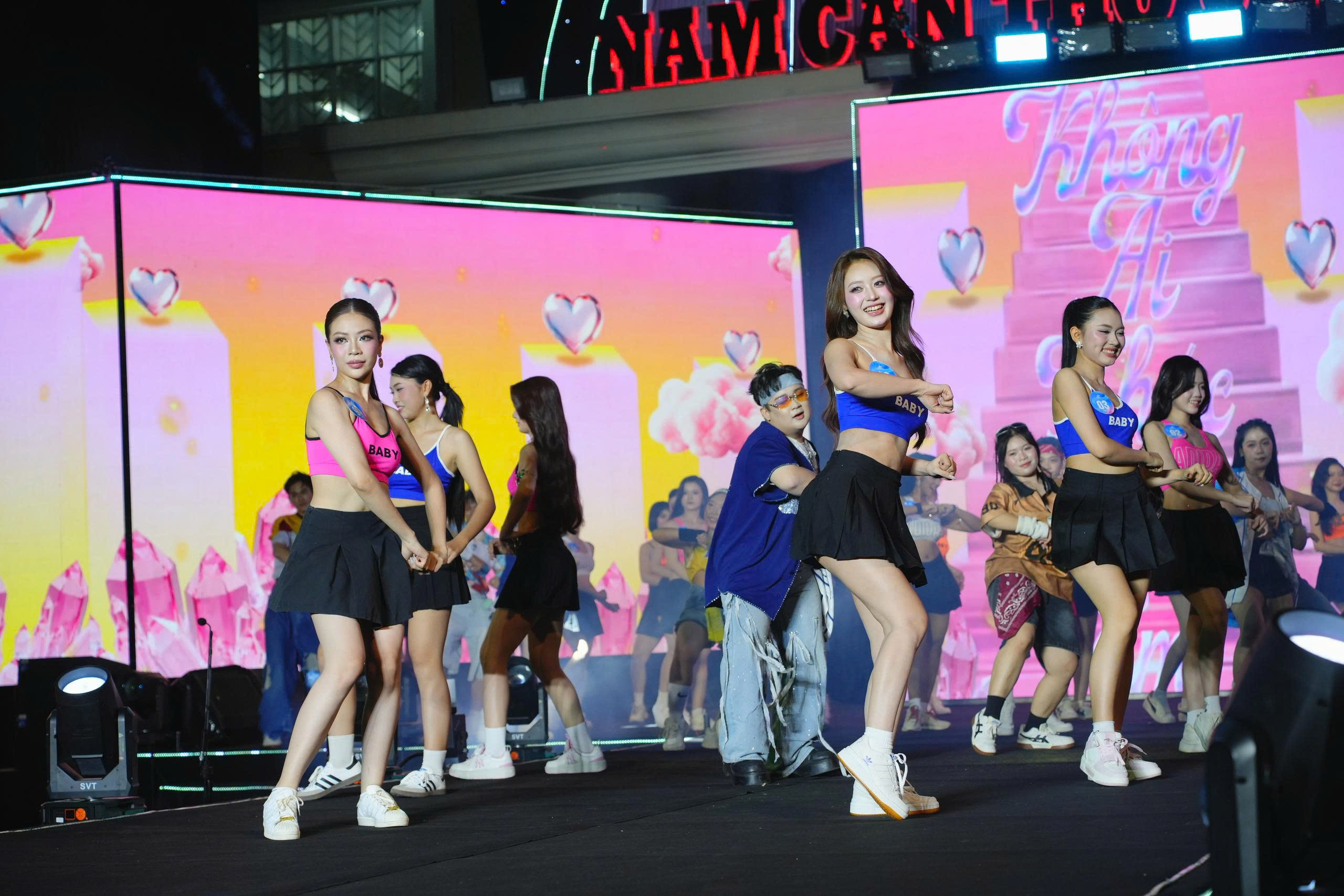 Chung kết Hội thi “Hoa khôi Trường Đại học Nam Cần Thơ lần thứ XI – năm 2026” đã thật sự trở thành một lễ hội sắc màu của tuổi trẻ