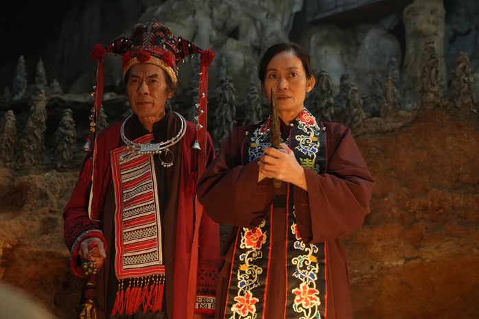 Phim có sao "nhí" Nina, Kiều Minh Tuấn vượt mốc 200 tỉ đồng - Ảnh 7.
