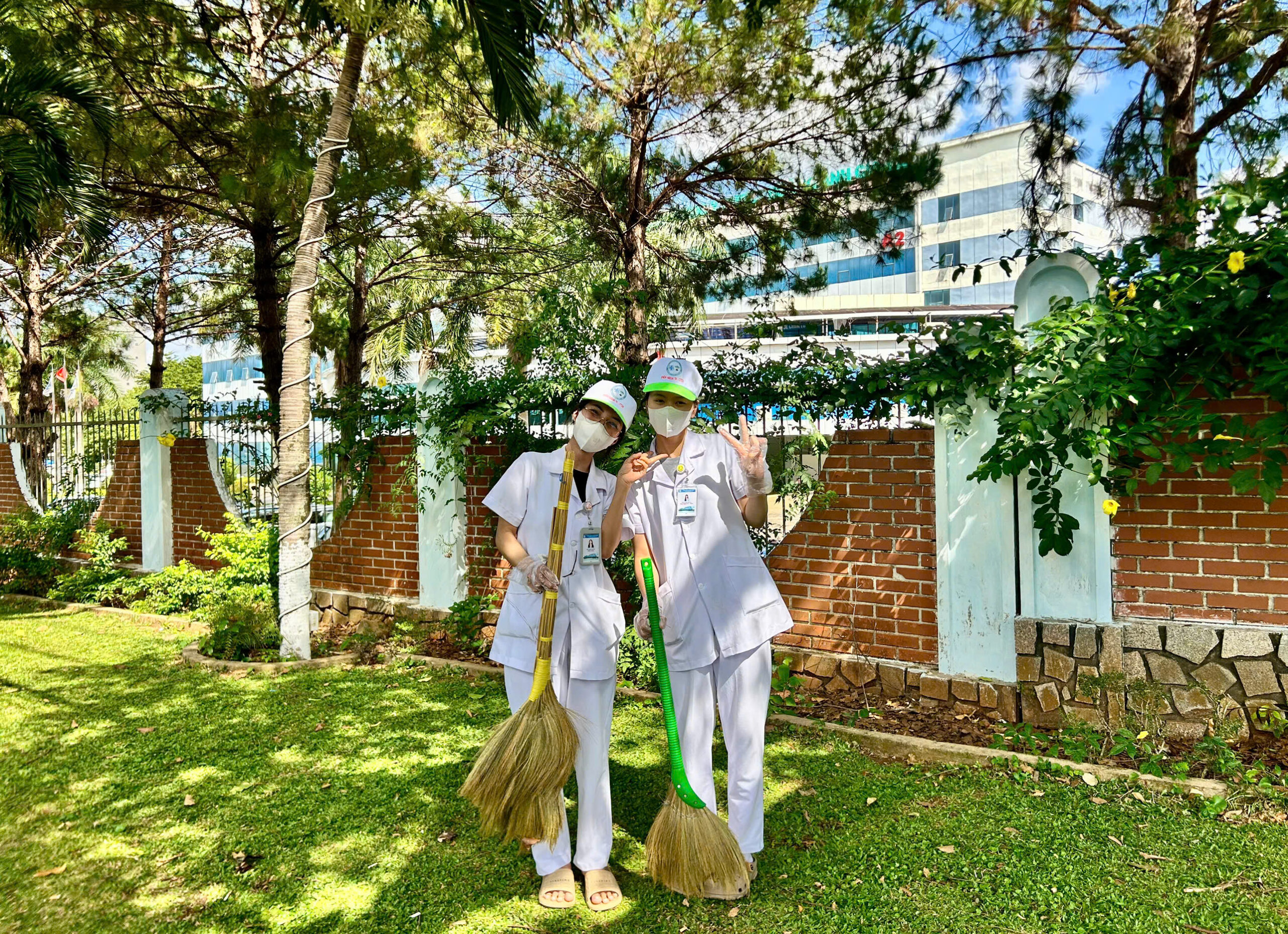 Mỗi cán bộ y tế là một mắt xích góp phần xây dựng bệnh viện xanh và phát triển bền vững
