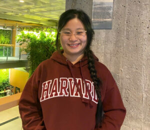 Cô gái khiếm thị trúng tuyển thạc sĩ Đại học Harvard, Oxford, Stanford