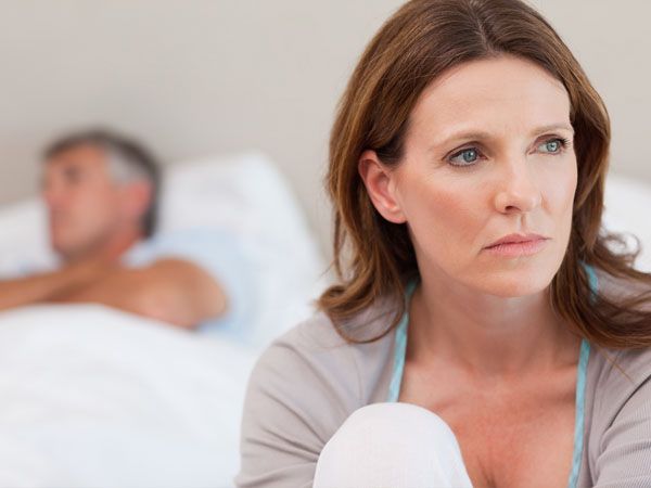 Mãn kinh có thể gây ra nhiều ảnh hưởng đến đời sống chăn gối của người phụ nữ