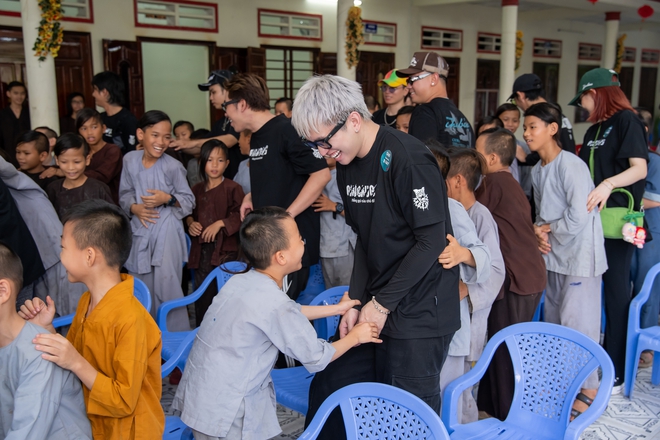 Hành trình Ray Of Hope: B Ray và đồng nghiệp lan tỏa những điều tử tế - Ảnh 7.