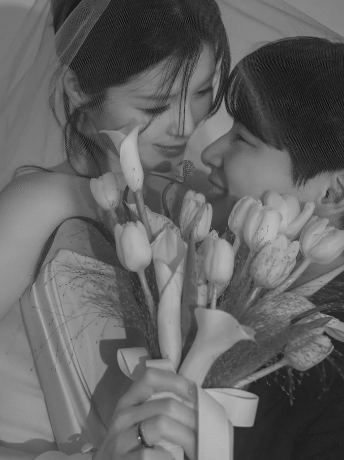 Mỹ nhân Soyee tuyên bố cưới, tung loạt ảnh lung linh - Ảnh 2.