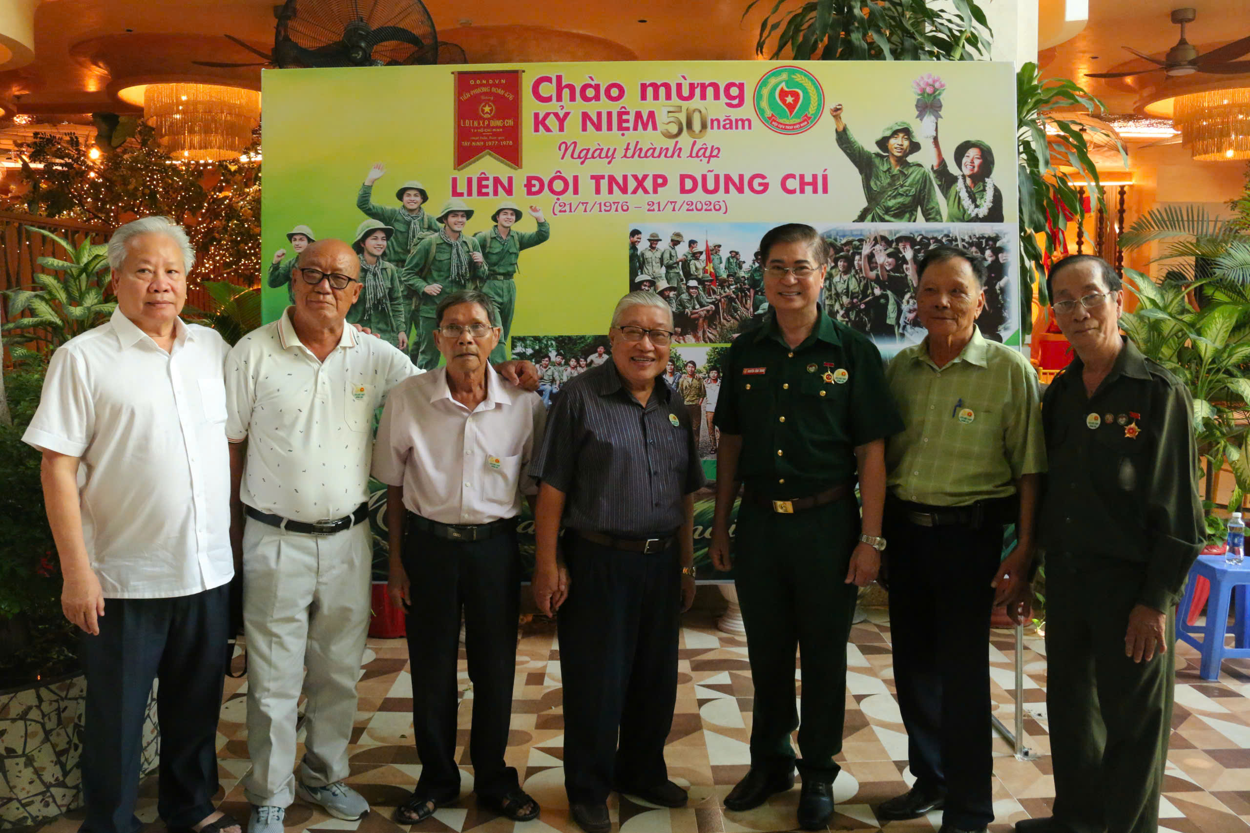 Các đại biểu về dự kỷ niệm 50 năm thành lập Liên đội TNXP Dũng Chí.