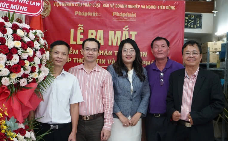 bà Trần Thúy Phương