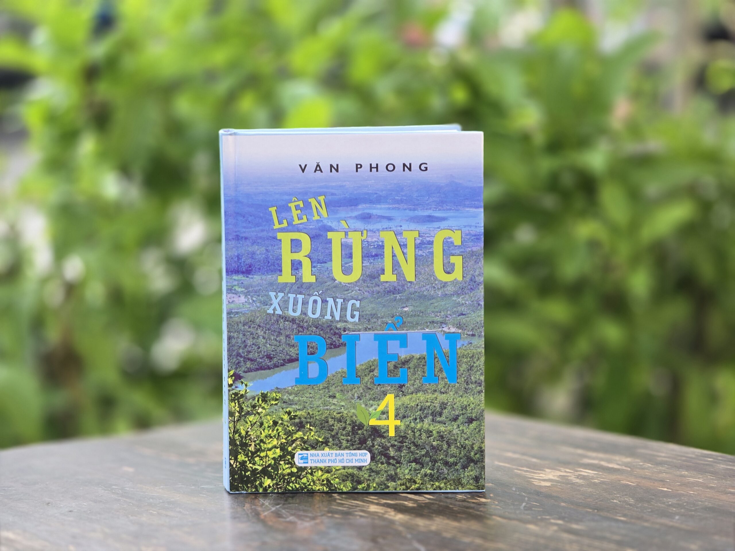 Ra mắt “Lên rừng xuống biển 4”: Hành trình gìn giữ ký ức và đánh thức vẻ đẹp Việt Nam qua từng trang viết