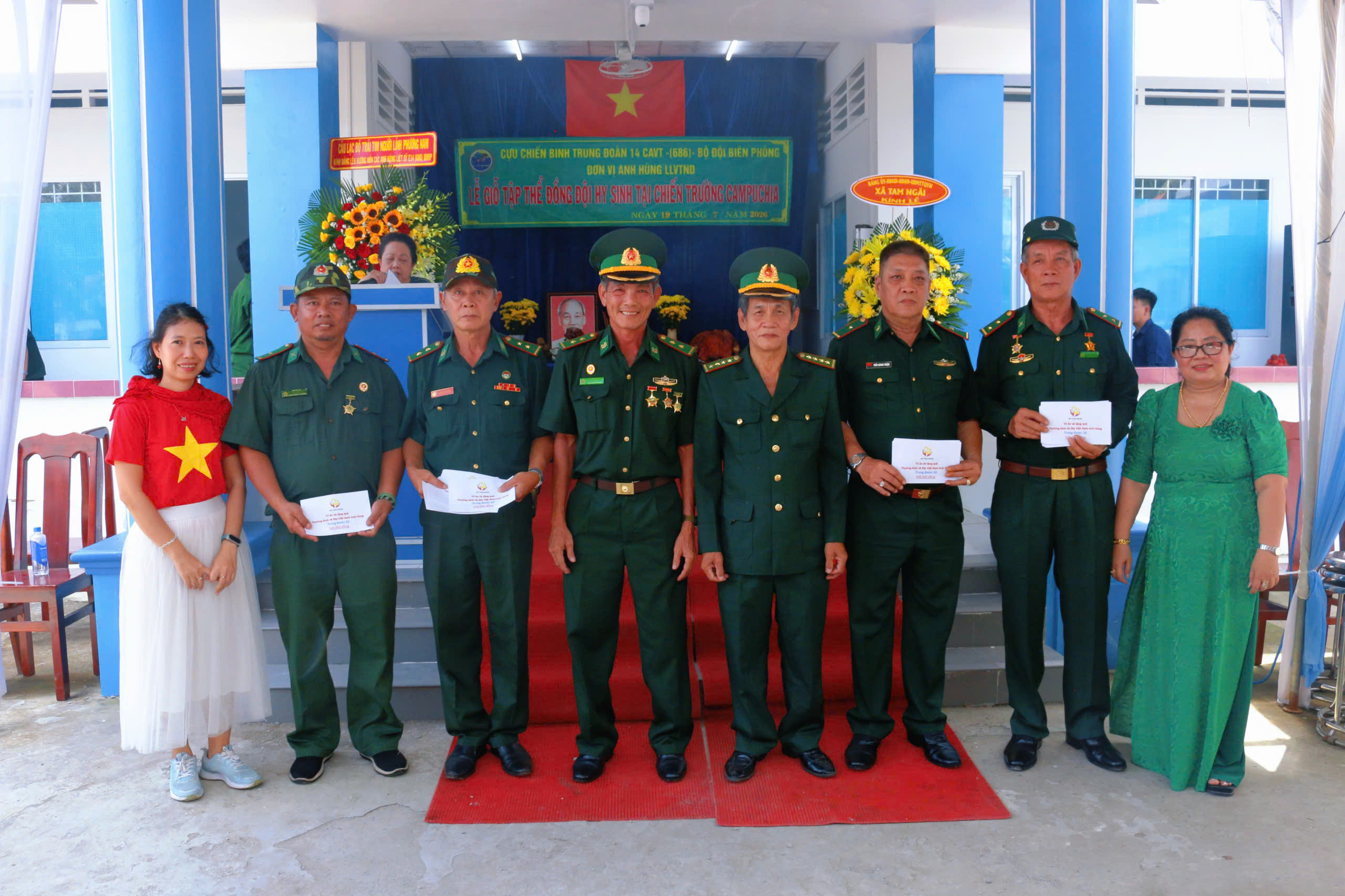 Các phần quà được các mạnh thường quân, cùng sự đóng góp của các thành viên đến các thương bệnh binh, cựu chiến binh khó khăn. Ảnh: Vĩnh Hy.