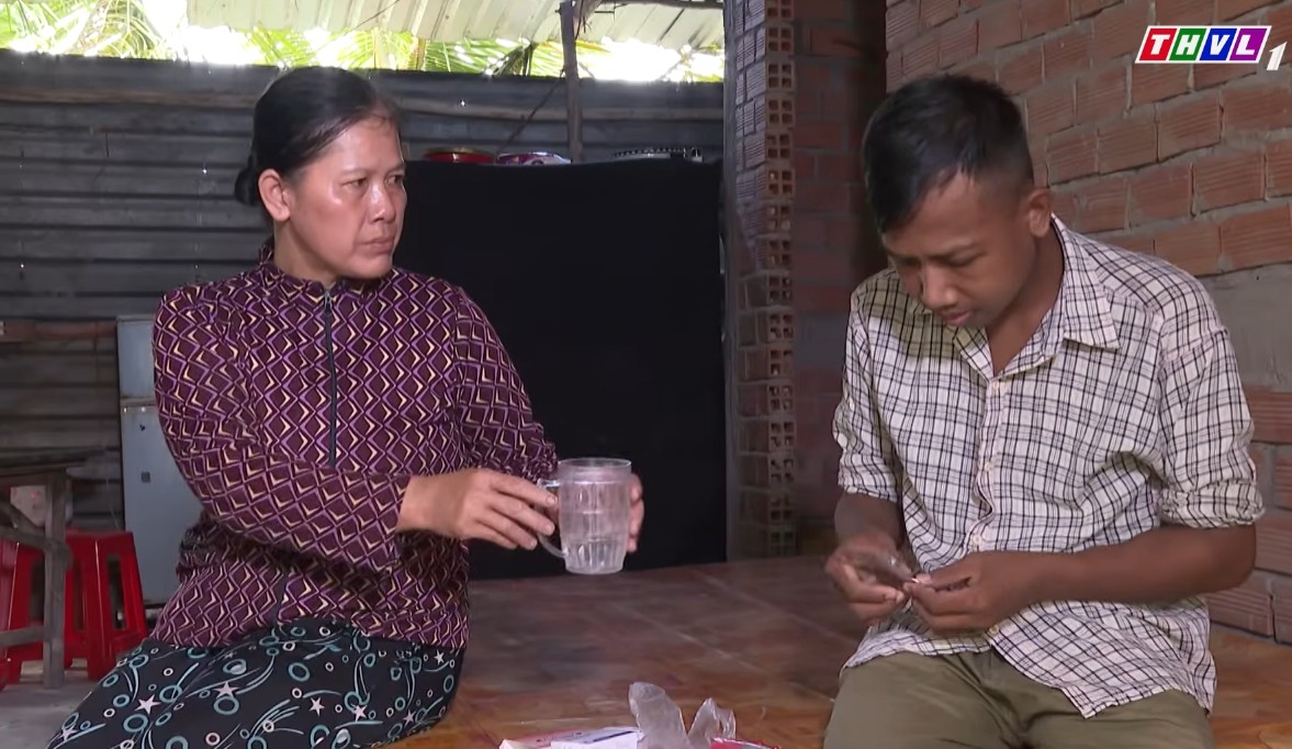 Cha dượng cứu con suy thận, chấp nhận vay mượn để giành giật sự sống