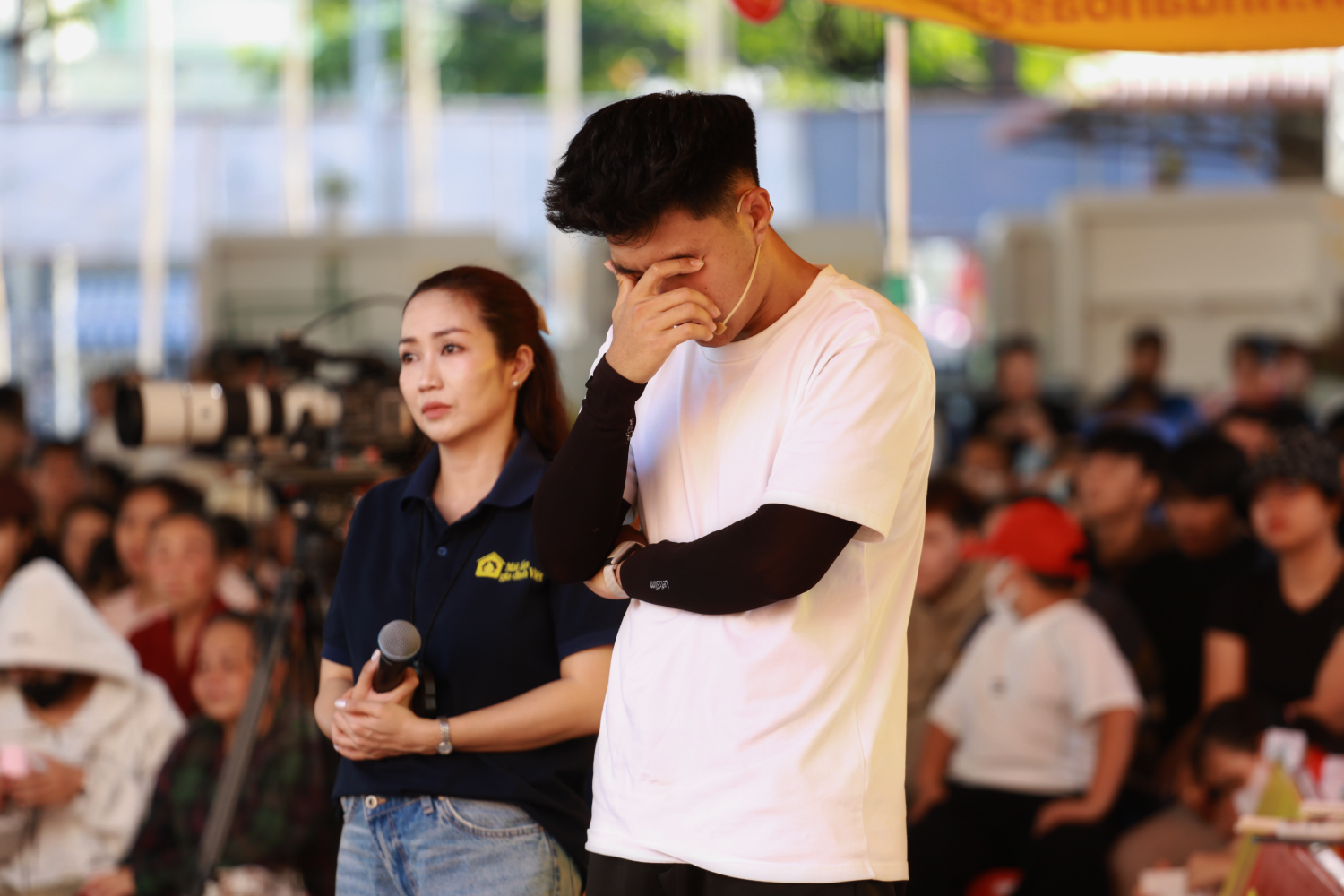 Chương trình Mái ấm gia đình Việt phát sóng vào lúc 20h00 thứ 6 hàng tuần trên kênh HTV7