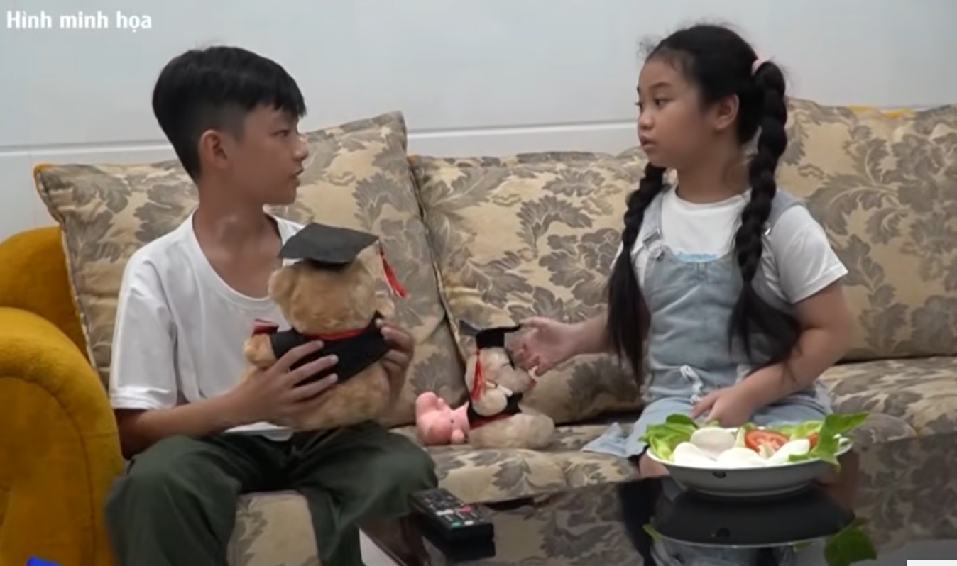 Câu Chuyện Cuộc Sống phát sóng vào lúc 19:50 Thứ Ba, Thứ Năm và Thứ Sáu hàng tuần trên kênh THVL1