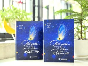 tác giả Phạm Minh Mẫn tiếp tục trở lại với tác phẩm thứ năm mang tên "Thế giới không nợ bạn cuộc đời rực rỡ"