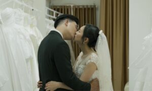 Phim Hợp Đồng Từ Thượng Đế phát sóng lúc 19h trên VTV9 và 20h trên YouTube Bee Film từ thứ Hai đến thứ Năm hàng tuần.