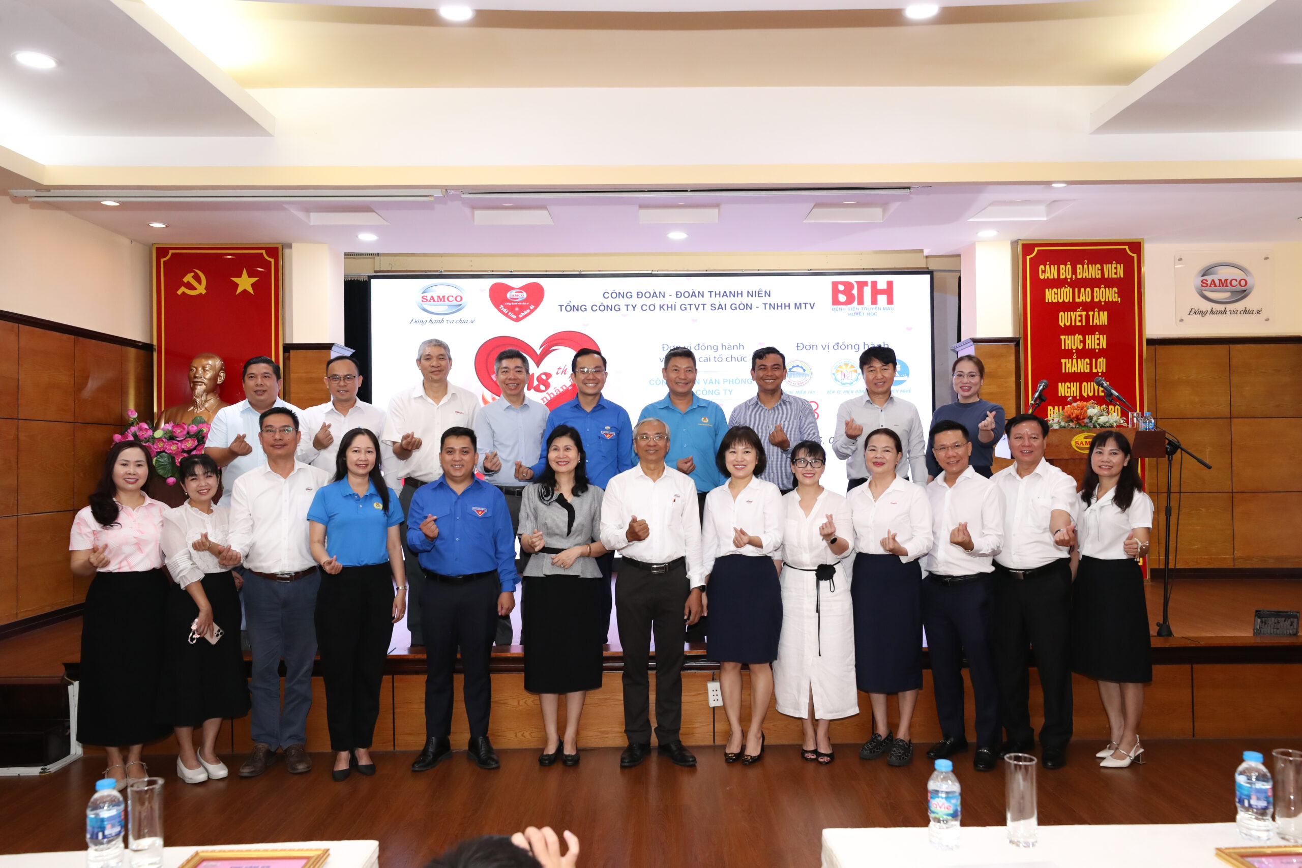 Ngày hội không chỉ lan tỏa tinh thần hiến máu tình nguyện mà còn thắp lên ngọn lửa yêu thương, kết nối những trái tim nhân ái.