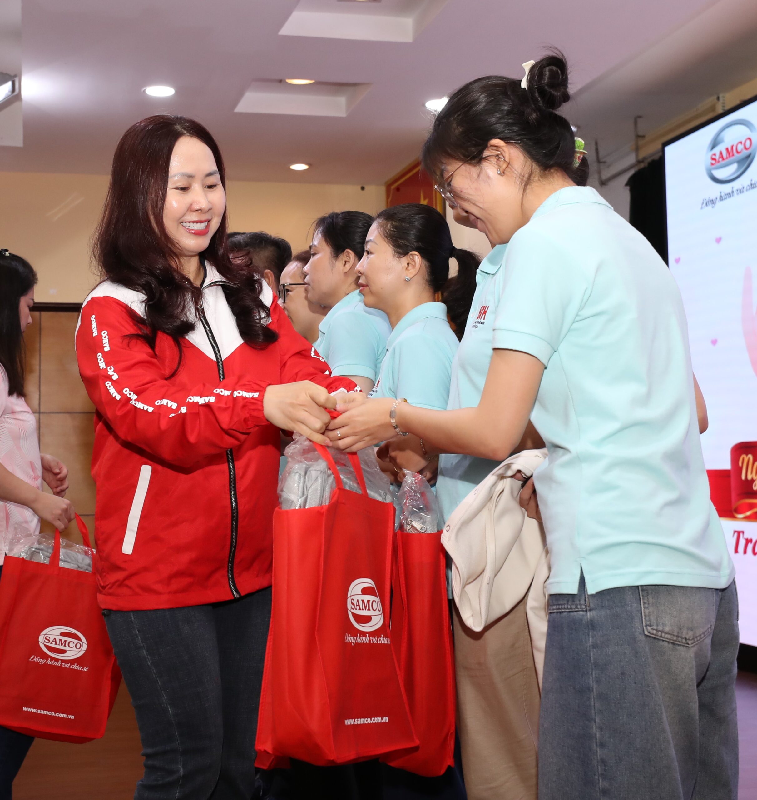 18 năm qua, những giọt máu nghĩa tình vẫn được trao đi, tiếp nối một truyền thống đẹp trong văn hóa SAMCO.