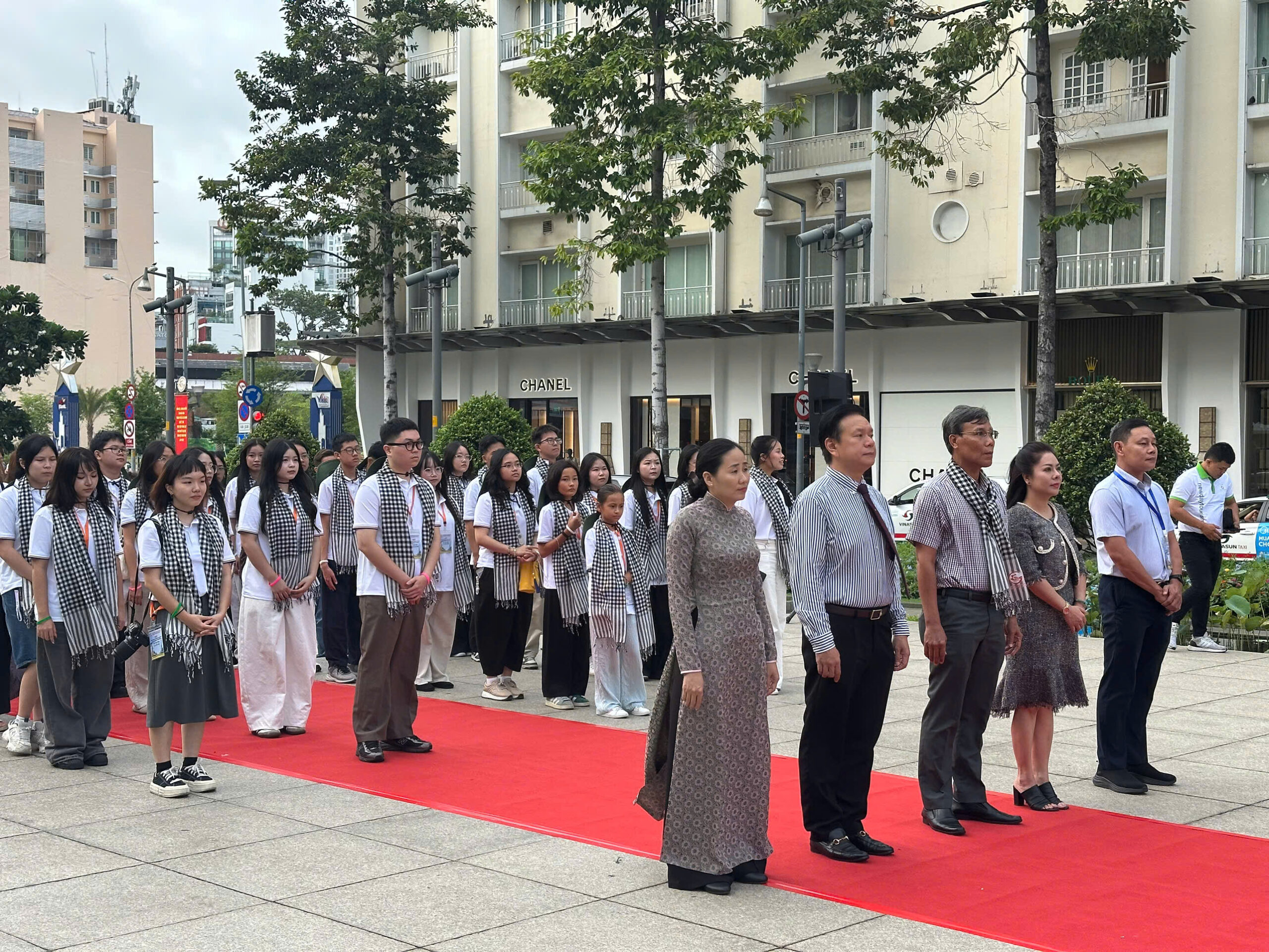 Từ câu chuyện của cha ông đến khát vọng của tuổi trẻ hôm nay, hành trình về nguồn gieo thêm những hạt mầm trách nhiệm với quê hương.
